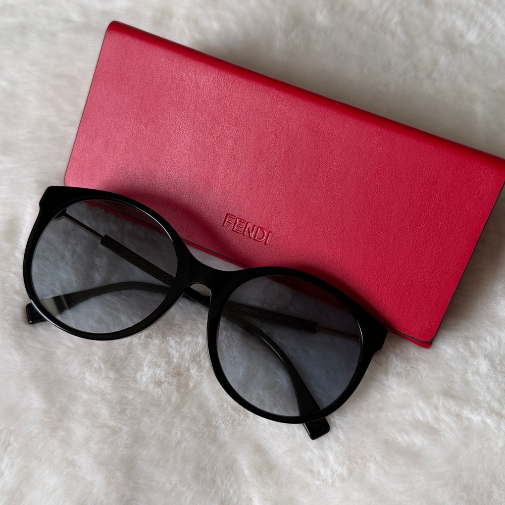 24hrs sale! Fendi Black Round Sunglasses with Red Logo Case